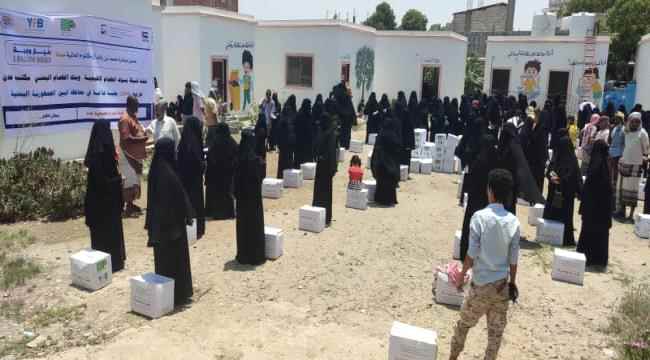بالشراكة مع بنك الطعام اليمني..شبكة بنوك الطعام الإقليمية توزع ( 2000 ) حقيبة غذائية في أبين