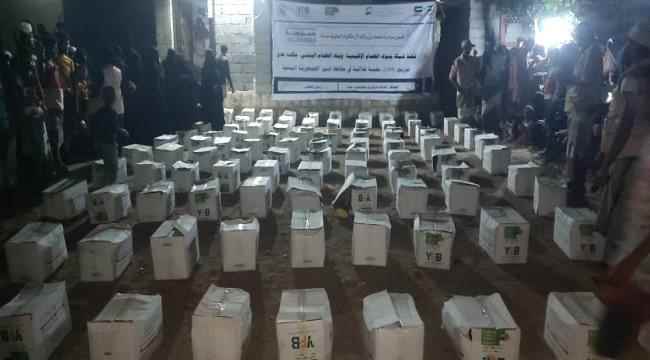 في إطار حملة مليار وجبة..شبكة بنوك الطعام الإقليمية توزع ( 500 ) حقيبة غذائية للأيتام بزنجبار أبين