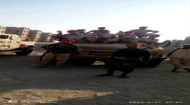 أفراد اللواء السادس دعم وأسناد يهنئون قائدهم علي ناصر المعكر بمناسبة حلول عيد الفطر المبارك