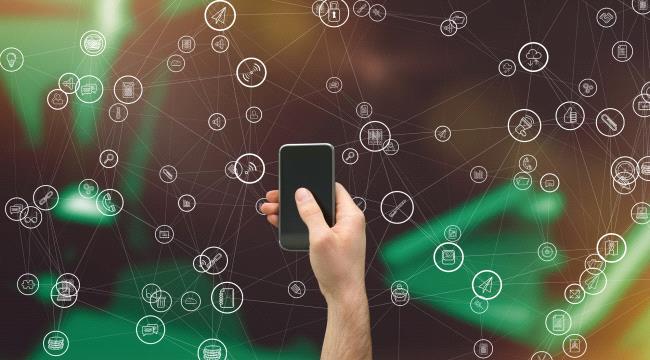 "واتساب" يتيح ربط حساب المستخدم بـ4 هواتف مختلفة
