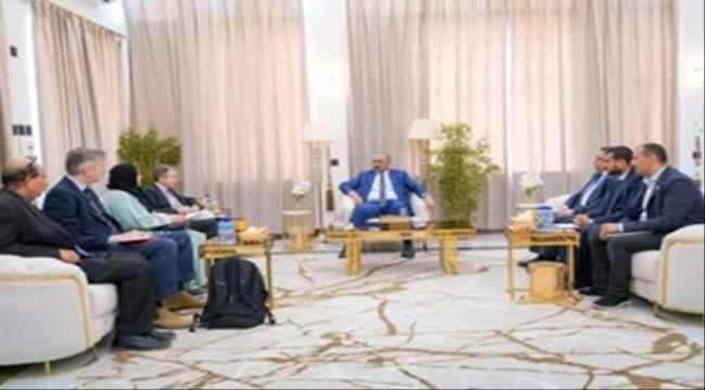 الرئيس القائد عيدروس الزُبيدي يستقبل القائم بأعمال سفير المملكة المتحدة