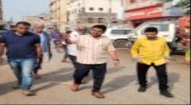 مدير عام الشيخ عثمان يدشن مشروع رصف وسفلتة شارع باطويل