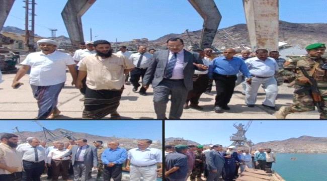 بعد توقف 12 عاما..وزير الزراعة يدشن استقبال السفن في ميناء الاصطياد بعدن 