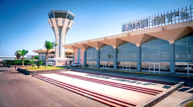 سلطة الجوازات بمطار عدن الدولي تلقي القبض على مطلوبين امنياً