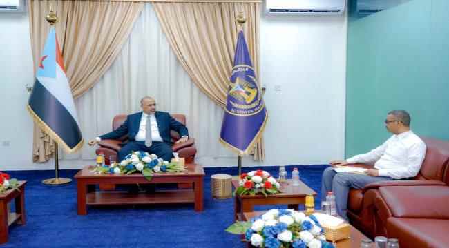 الرئيس الزُبيدي يطّلع على تطورات الأوضاع في مناطق وادي وصحراء حضرموت