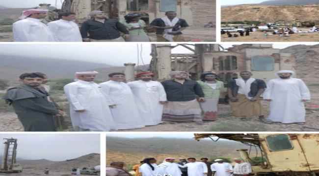 الشيخ راجح باكريت يدشن العمل في حفر آبار مياه ارتوازي بمناطق بلحاف بالمهرة