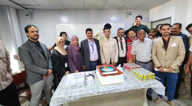 موظفو مطار عدن الدولي يقدمون جزيل الشكر والتقدير للدكتور منيف الزغلي 