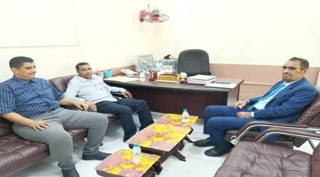 لقاء يجمع عميد كلية اللغات والترجمة جامعة عدن وعميد كلية الاداب والعلوم الانسانية جامعة حضرموت 