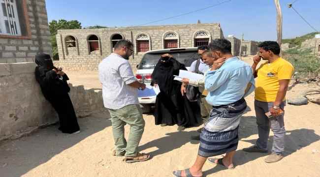 فريق المسح التغذوي التابع لمكتب الصحة يقوم بنزول ميداني الى مديرية أحور لكشف حالات سوء التغذية