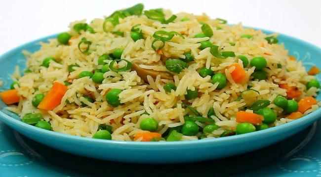 طريقة عمل أرز أصفر بالخضار