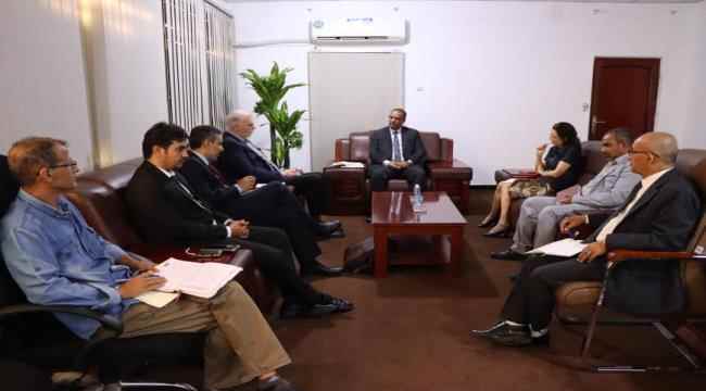 الوزير الزعوري يبحث قضايا التعاون المشترك مع المعهد الديمقراطي للشئون الدولية
