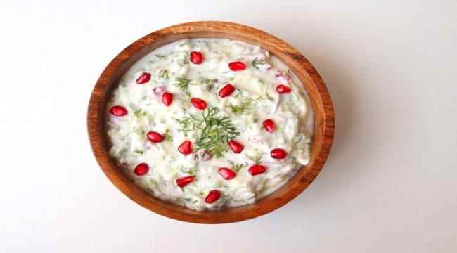 سلطة الرمان بالزبادي