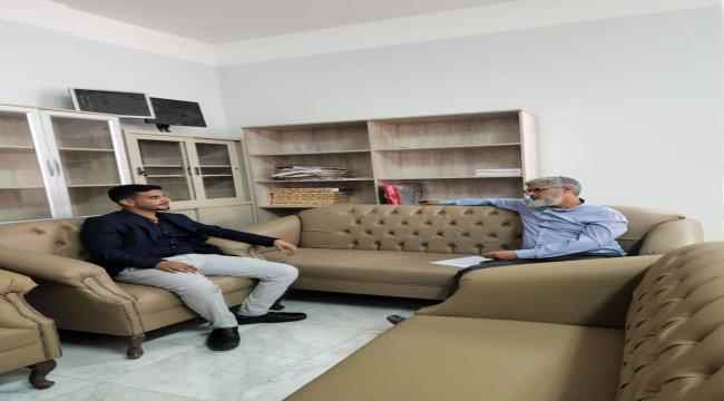 رئيس الاتحاد العام لطلاب جامعة عدن يحيى الطبقي يلتقي  بعميد كلية الصيدلة الدكتور خالد السويدي