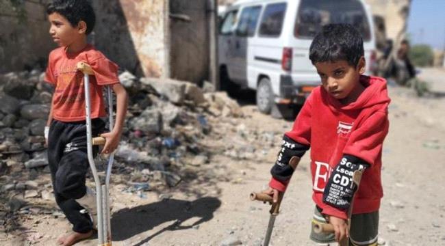 بدر ومحمد.. الحوثي يسلب براءة أطفال تعز