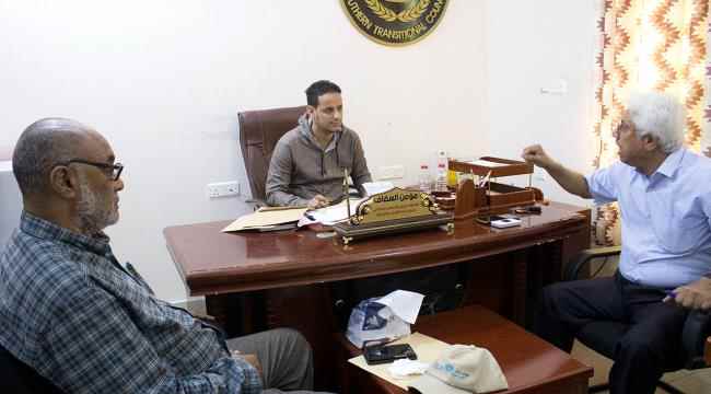 الأمانة العامة تناقش مع السلطة المحلية بمديرية التواهي سُبل دعم وتعزيز الأنشطة الشبابية والطلابية بالمديرية
