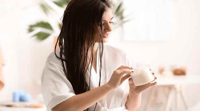 ماسكات لترطيب الشعر الجاف