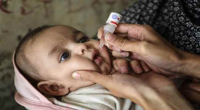 المعلومات التي وصلتني من المستشفى الجمهوري بصعدة تتحدث عن تفش ملحوظ ل "شلل الأطفال"، الحالات تصل بالعشرات إلى المستشفى، والرعب سيد اللحظة والمكان.
