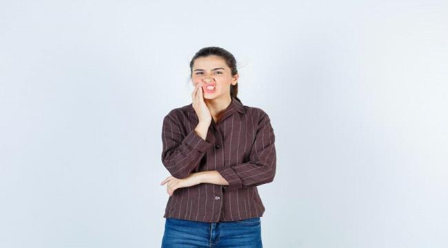 علاج تقرحات الفم في المنزل.. تجنّبي الأسباب المؤدية إليها
