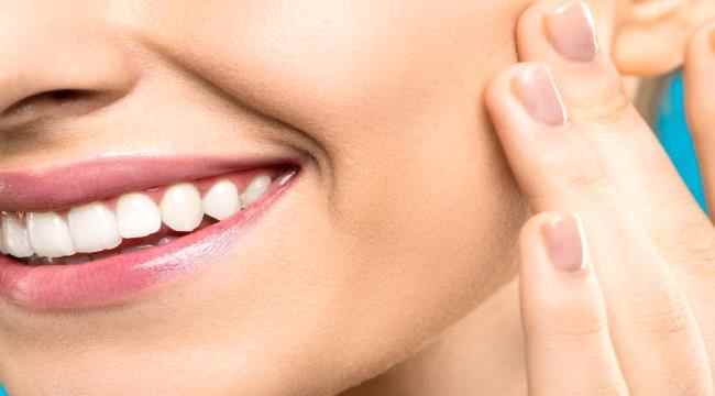 علاج أمراض اللثة أساسياً للحصول على ابتسامة جميلة وصحية
