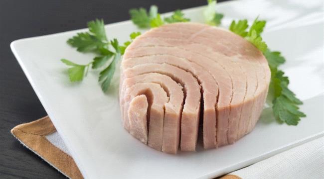 التونة المعلبة.. تعرفي إلى فوائدها الغذائية وأضرارها