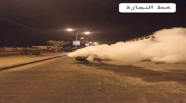منطقة القلوعة بمديرية التواهي تشهد حملة رش ضبابي لمحاربة الحشرات والبعوض  الناقلة للأمراض 