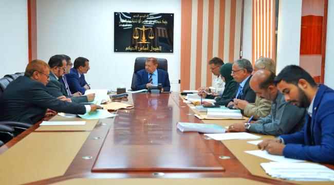 مجلس القضاء الأعلى يعيّن رئيساً لنيابة استئناف الأموال العامة بالمكلا وأعضاء بالشعبة الاستئنافية بسيؤون