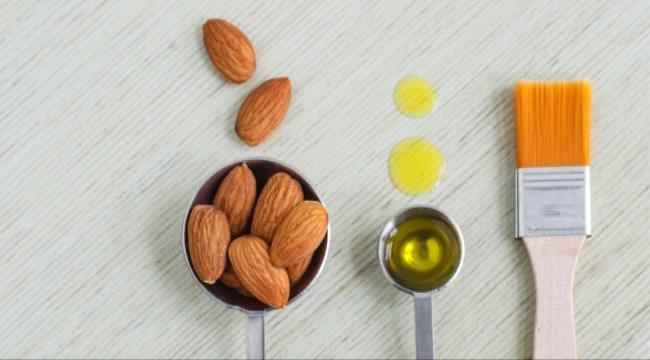 فوائد زيت اللوز المر للوجه
