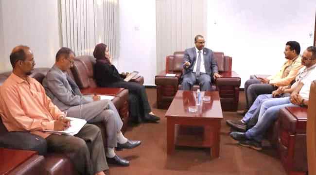وزير الشؤون الاجتماعية والعمل يلتقي رئيس منظمة يمن أيد