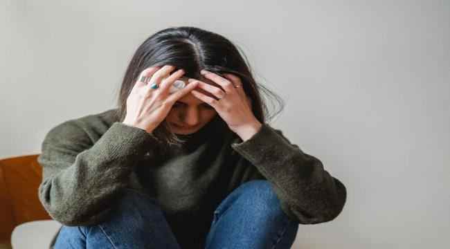 آثار الاكتئاب على الجسم لا يُستهان بها.. باشري بالعلاج