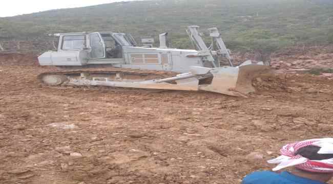 سقطرى : قوة الدعم والإسناد تواصل فتح الطرقات المتضررة من المنخفض الجوي