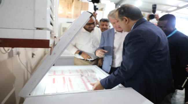 وزير الصحة يفتتح ثلاجات ومبردات لقاحات التحصين