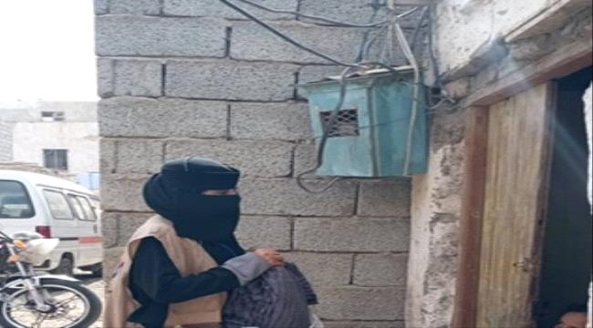 مؤسسة الفجر الشبابية للتنمية تنفذ توزيع اقمشة ( بطانيات ) بعدن