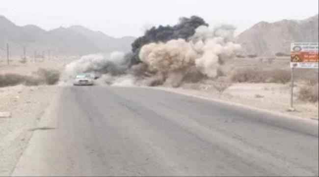 مصدر أمني بشبوة يروي تفاصيل التفجير الإرهابي الذي استهدف طقم القوات المشتركة بالروضة