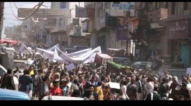 دعوة إلى تظاهرة مطالبة بالقصاص من قتلة المواطن قاسم الزبيدي بمدينة التربة بمحافظة تعز.