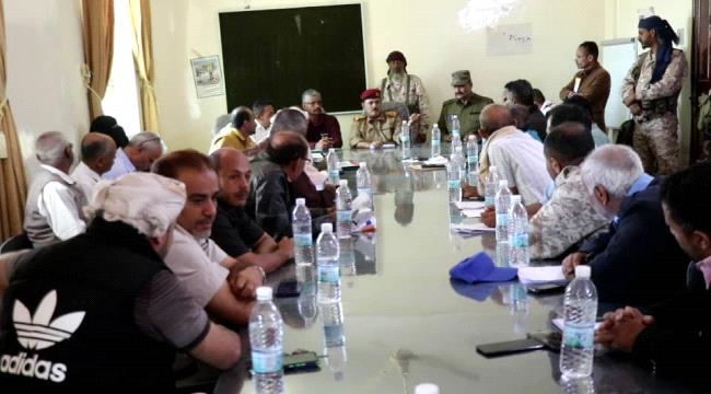 محافظ الضالع يعقد اجتماعا مع مدراء المكاتب الايرادية