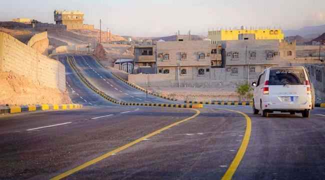 الانتهاء من أعمال طلاء دهان شارع المحافظ في عتق