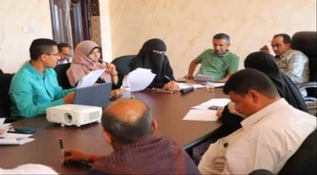 المكاتب التنفيذية بخورمكسر تناقش تقريري مكتبي المالية والإعلام