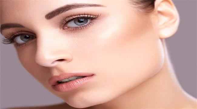 وصفات سحرية لتكثيف الحواجب وملء فراغاتها من دون مكياج