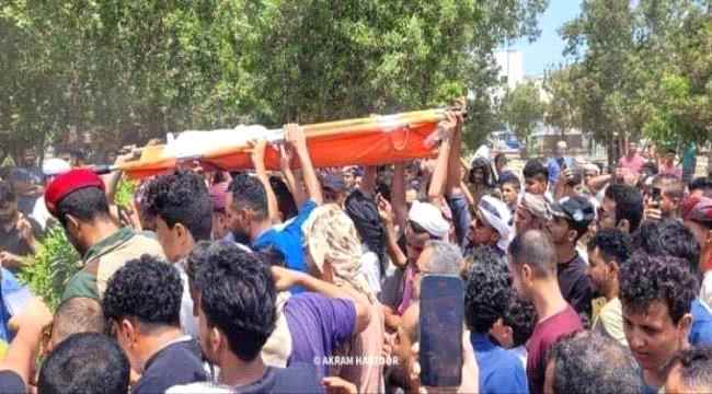 تشييع جثمان الطفلة حنين البكري الى مقبرة الرحمن في عدن