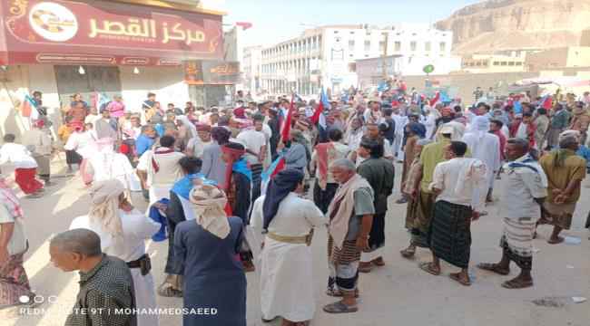 عاجل : إنطلاق مسيرة جماهيرية بمديرية القطن احياء ل"يوم الأرض الجنوبي" 
