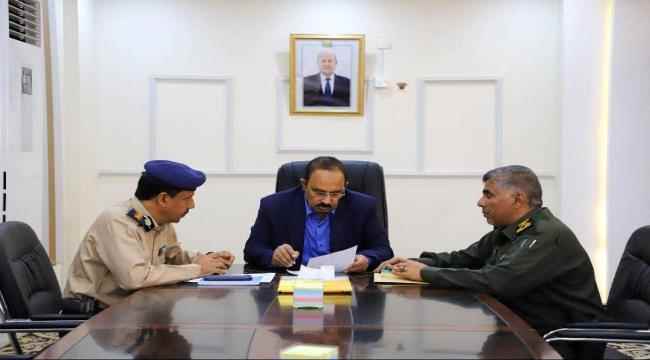 محافظ حضرموت يؤكد دعم السلطة المحلية لاستحداث مركز آلي لاستخراج وثائق الأحوال المدنية بالشحر للتخفيف عن المواطنين