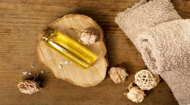 الزيت الجاف..ماهو وكيف يفيد البشرة والشعر والأظافر؟