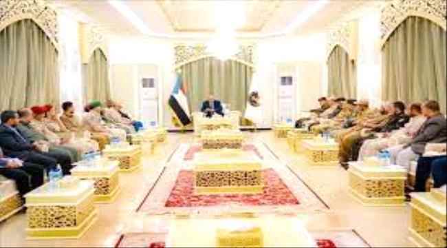 خلال اجتماع بقادة أبين العسكريين والامنيين.. الرئيس الزُبيدي: معركتنا مع الإرهاب مصيرية ولا تراجع عنها