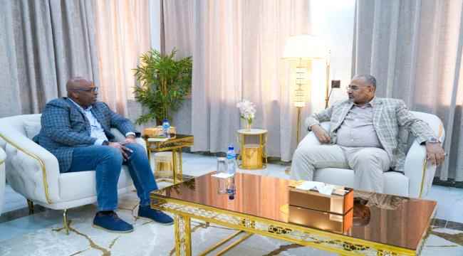الرئيس القائد عيدروس الزُبيدي يطّلع على جهود منظمات الأمم المتحدة لتوفير حلول مستدامة لمشكلة النزوح 