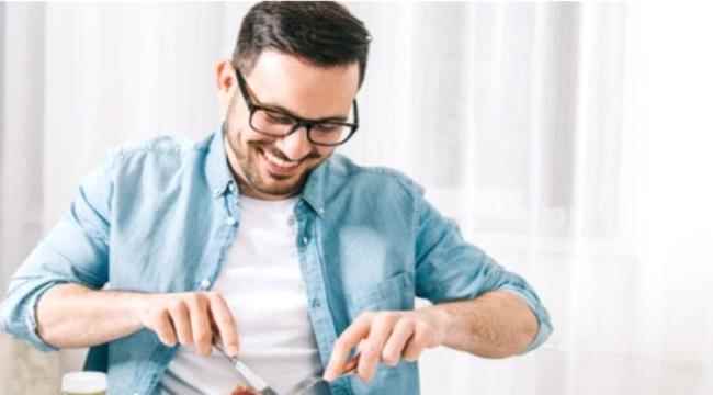 الأكل ببطء يدفع زوجة لطلب الطلاق..