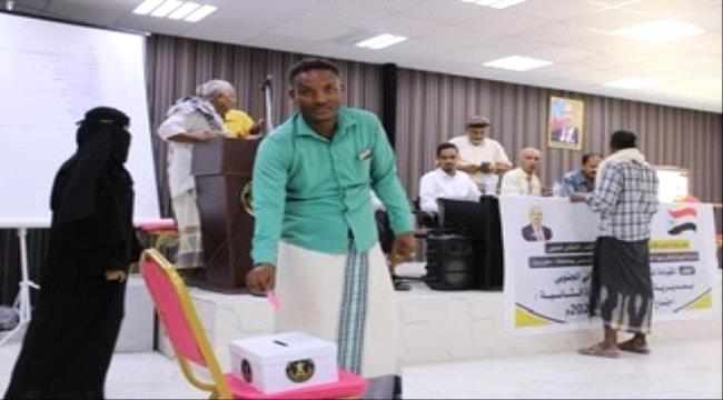 عبر الاقتراع المباشر..انتقالي المكلا يختار ممثليه لعضوية الجمعية الوطنية