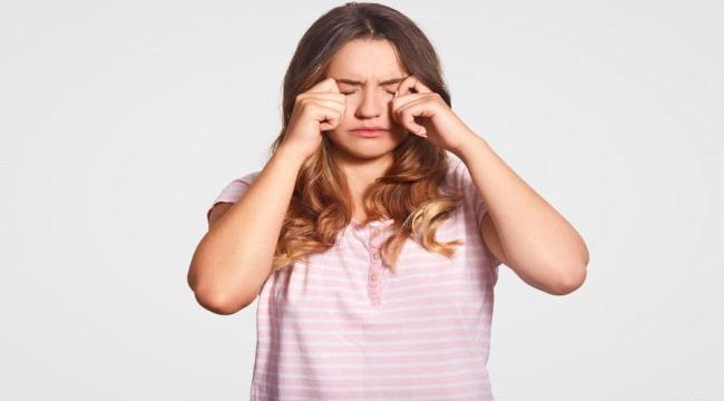 أسباب تورم العين المفاجئ عند الكبار عديدة.. وعلاجاتها بسيطة