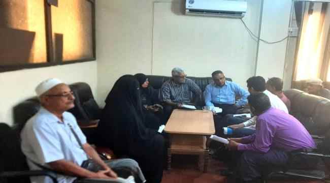 رئيس الهيئة العامة للمصايد السمكية في خليج عدن يلتقي موظفي ومختصي الشؤون المالية ويناقش معهم آليات تحسين وتطوير الايرادات 
