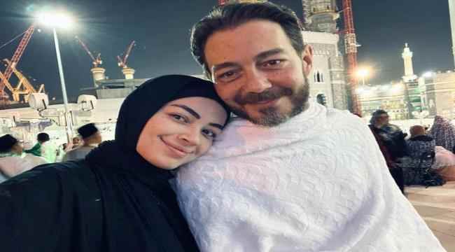 صور.. ليلى أحمد زاهر تؤدي مناسك العمرة بصحبة عائلتها