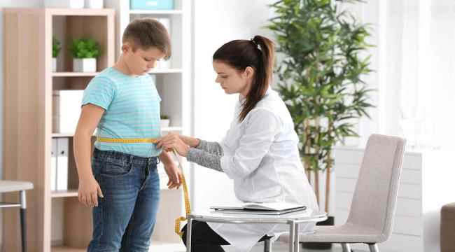 في اليوم العالمي لمكافحة السمنة.. كيف تخلصين طفلك منها؟